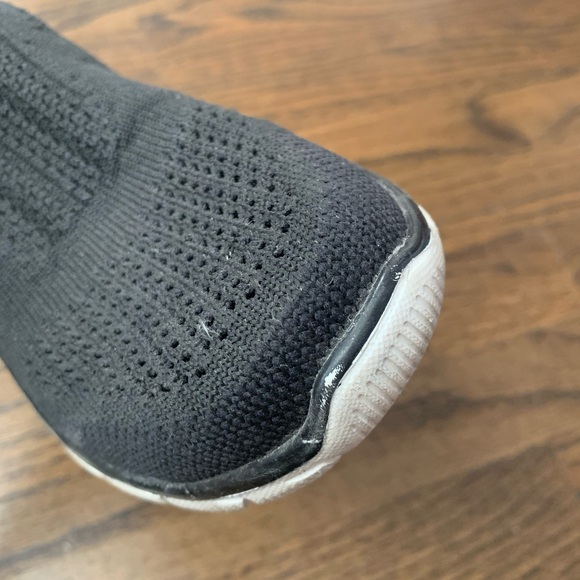 Good Condition Skechers Air Cooled Memory Foam Black Slip Ons Women’s Size 6 - Picture 15 of 15